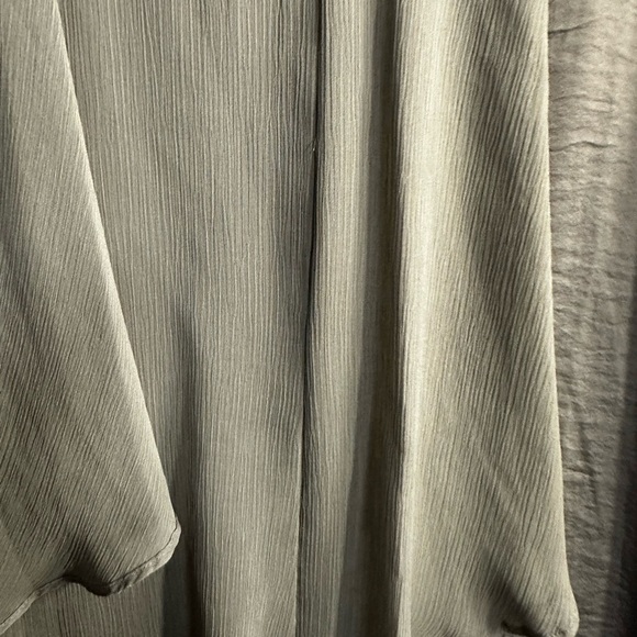 Simply Vera Vera Wang V-Neck Olive Tank Top - Picture 2 of 6